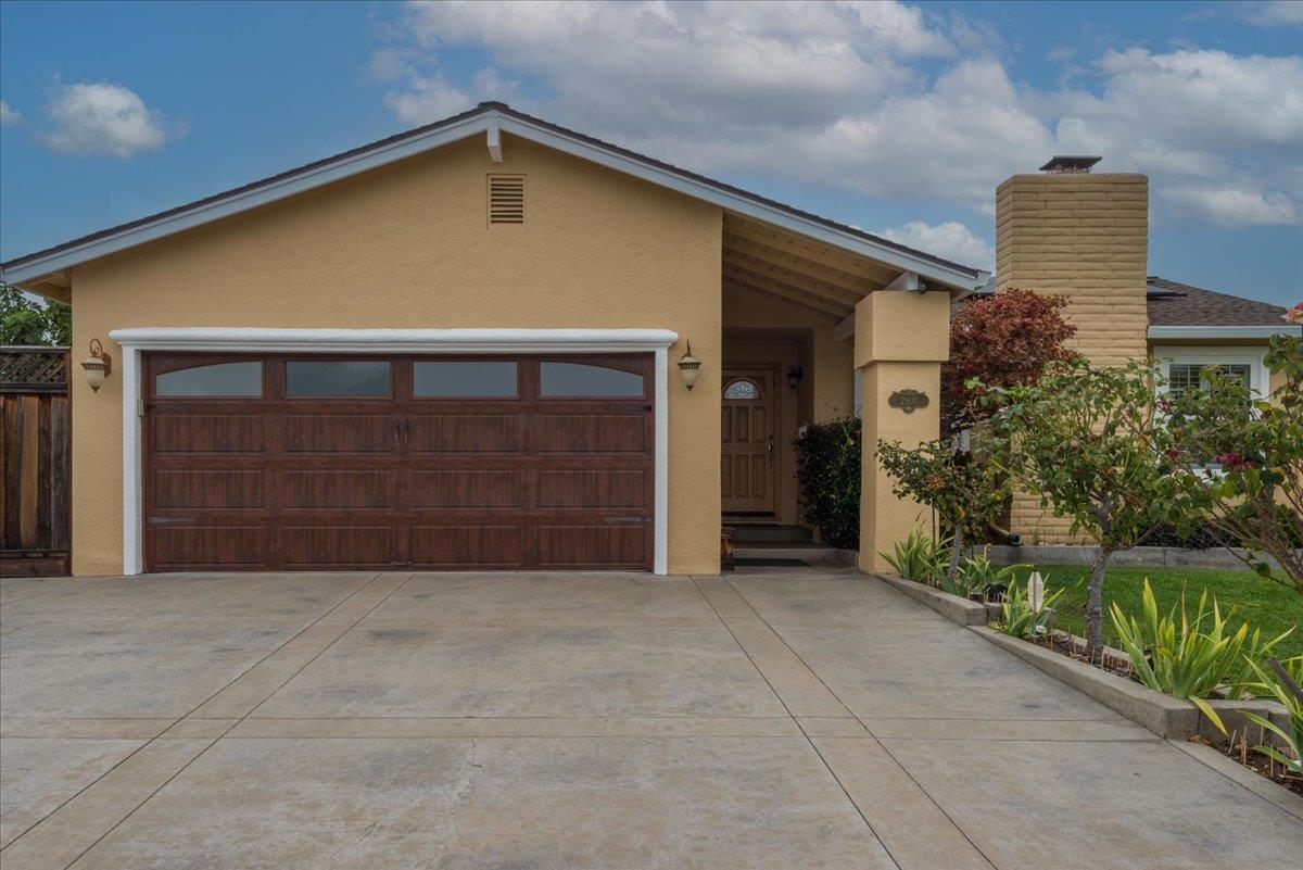 2901 Daisy Street — photo