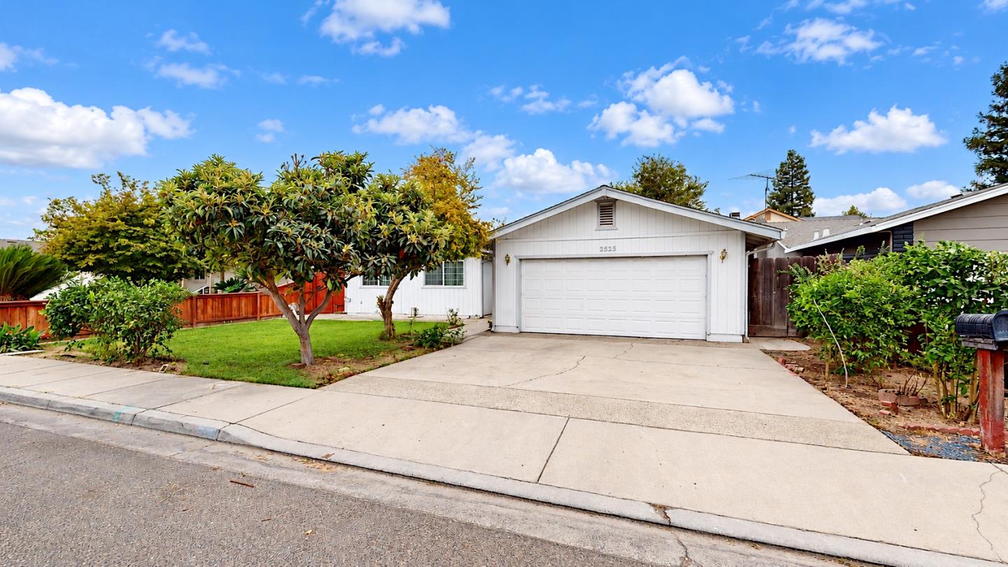 2525 Hampton Way — photo