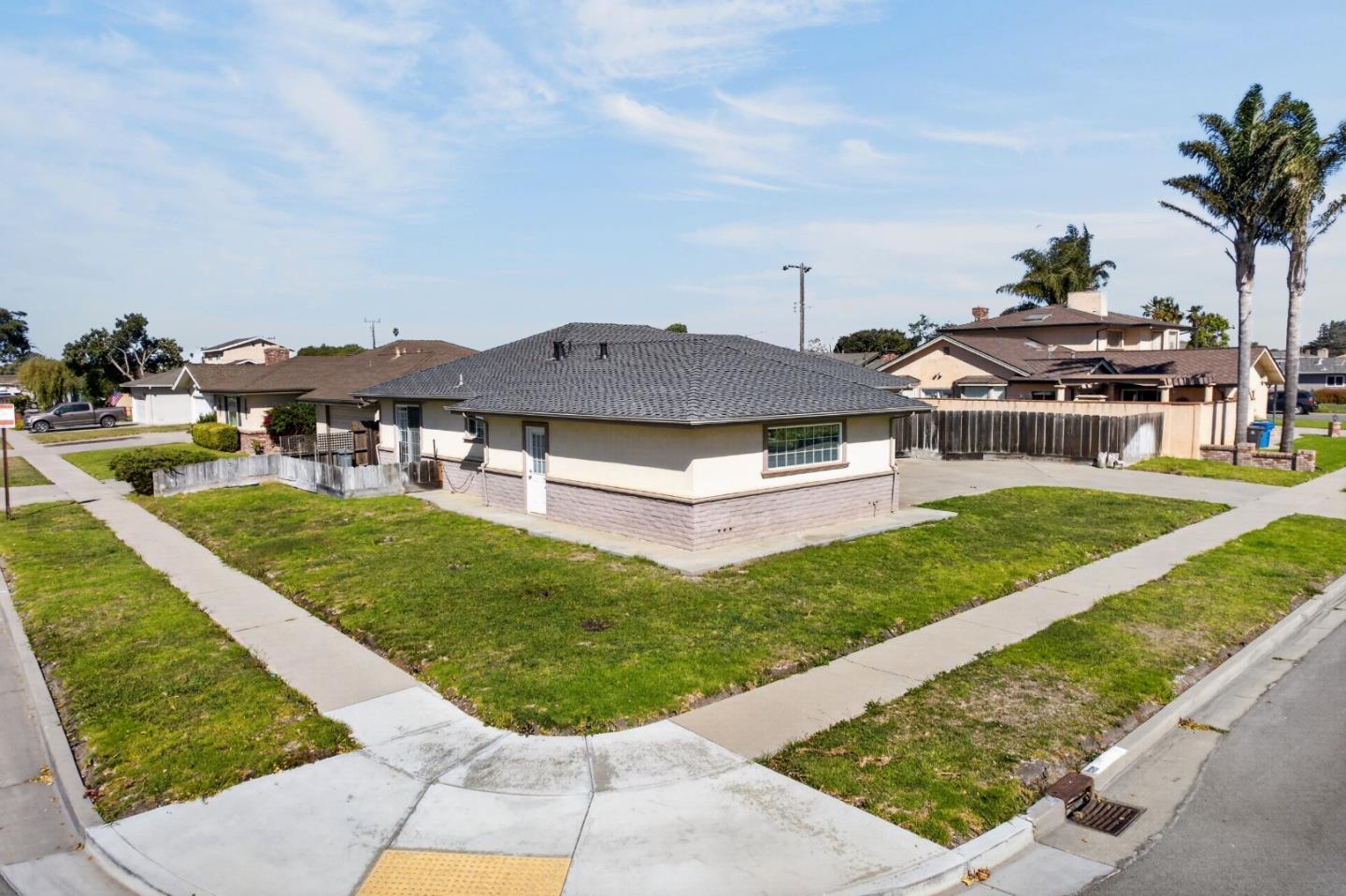 Home in SALINAS, CA 93901 — photo 2