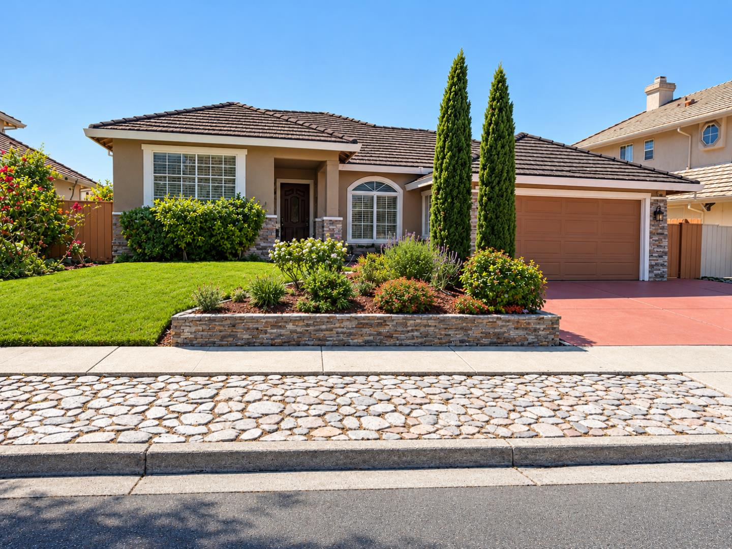 1546 Cambridge Court — photo
