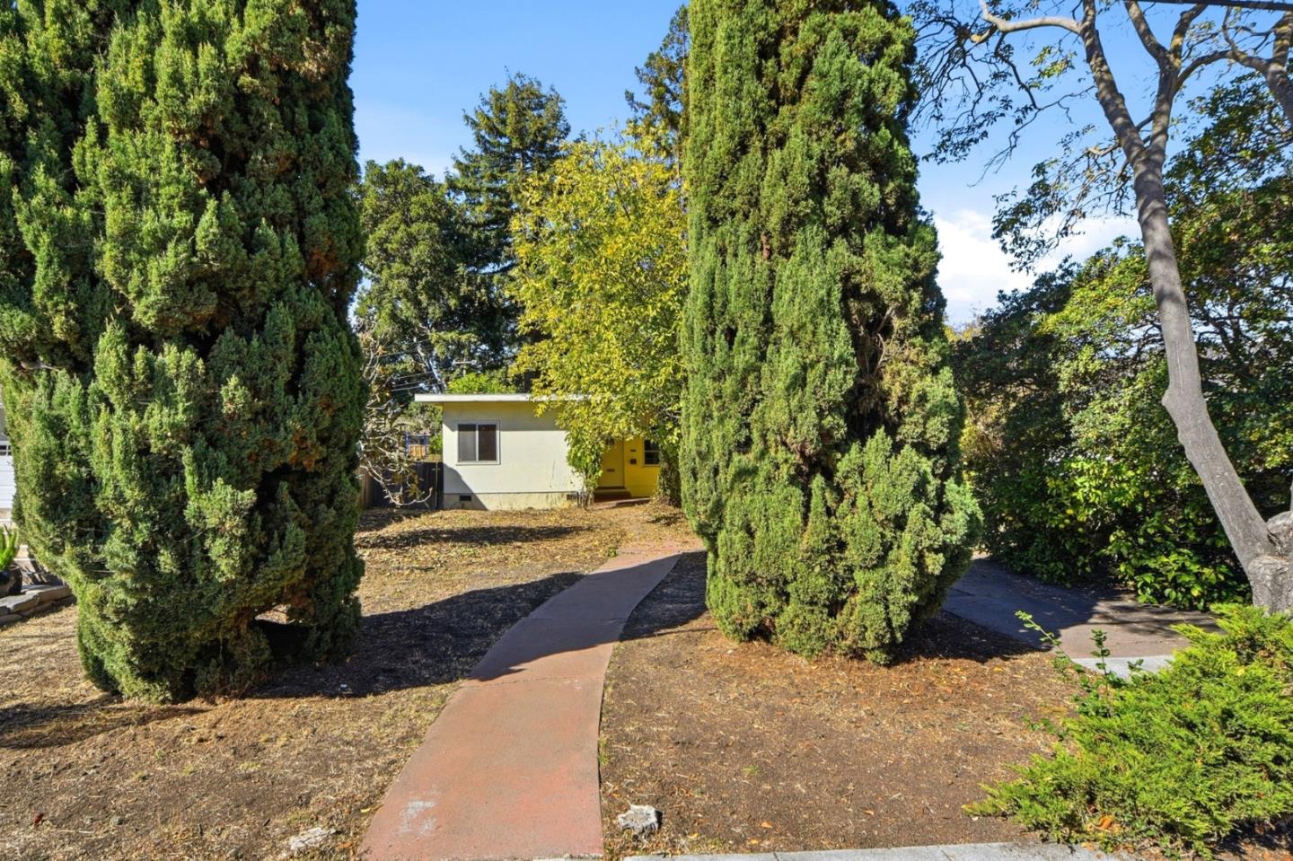 1031 Hollyburne Avenue — photo