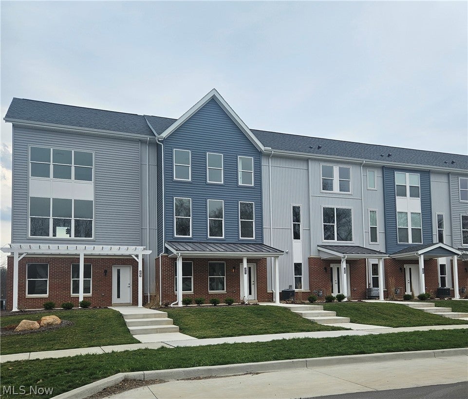 600 Mull Avenue 10 — photo