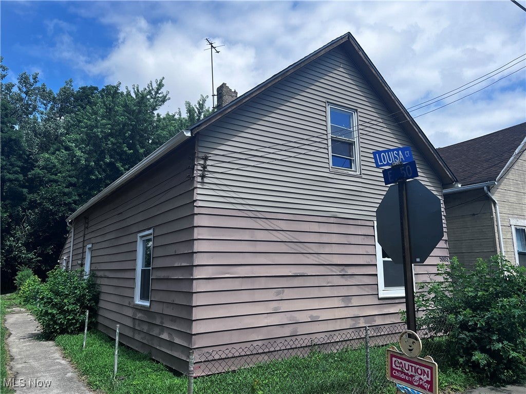 5003 Louisa Court — photo