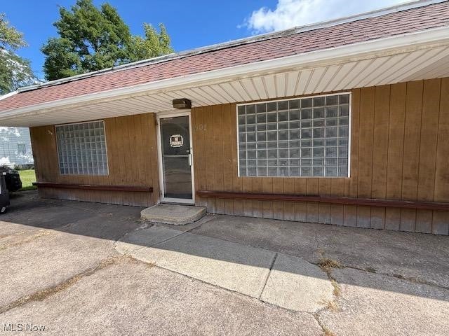 501 Lake Avenue — photo