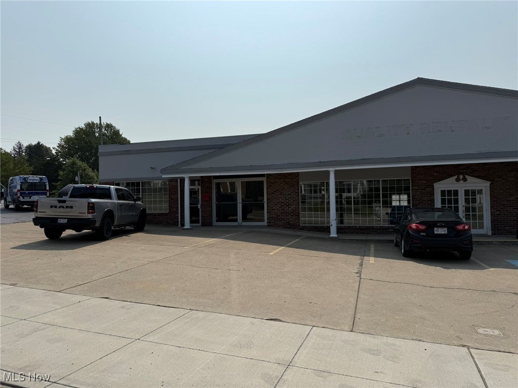 252 E Main Street — photo