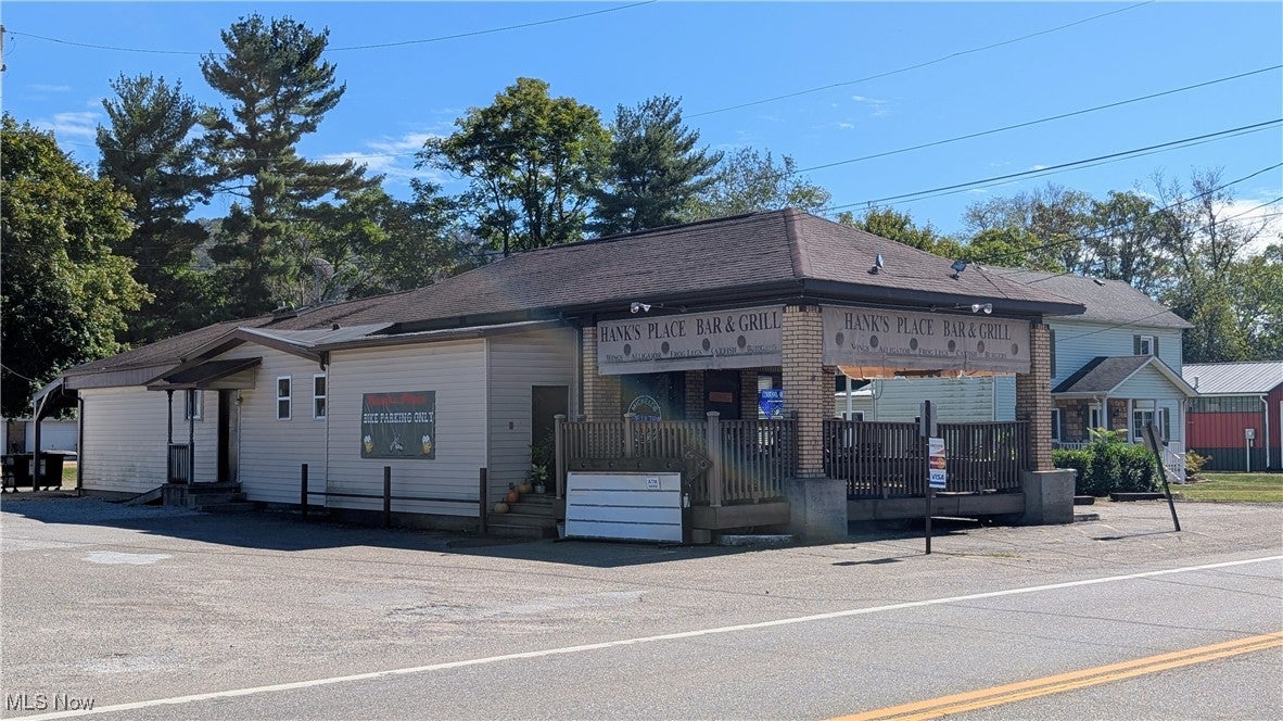 378 Highway 7 N — photo
