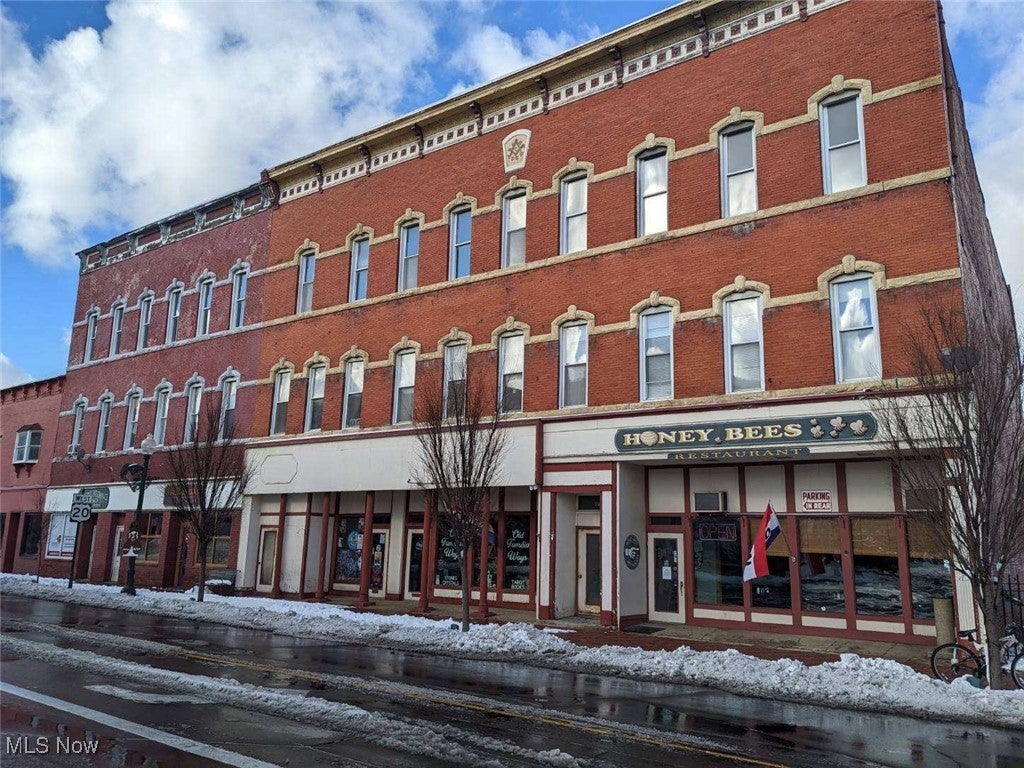 17 W Main Street 3rd Floor — photo