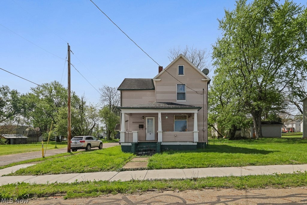 955 E Summit Street — photo