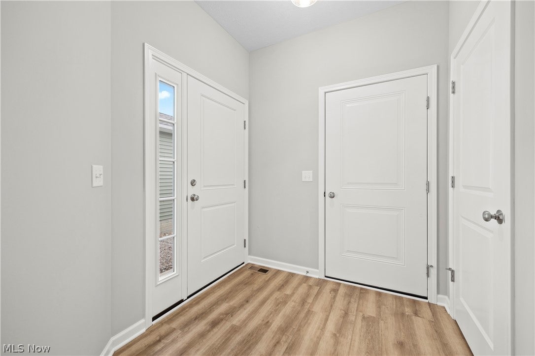 556 Eldemire Lane, Elyria, OH 44035 — photo 2