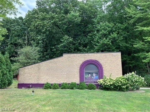 953 Niles Cortland Road SE — photo