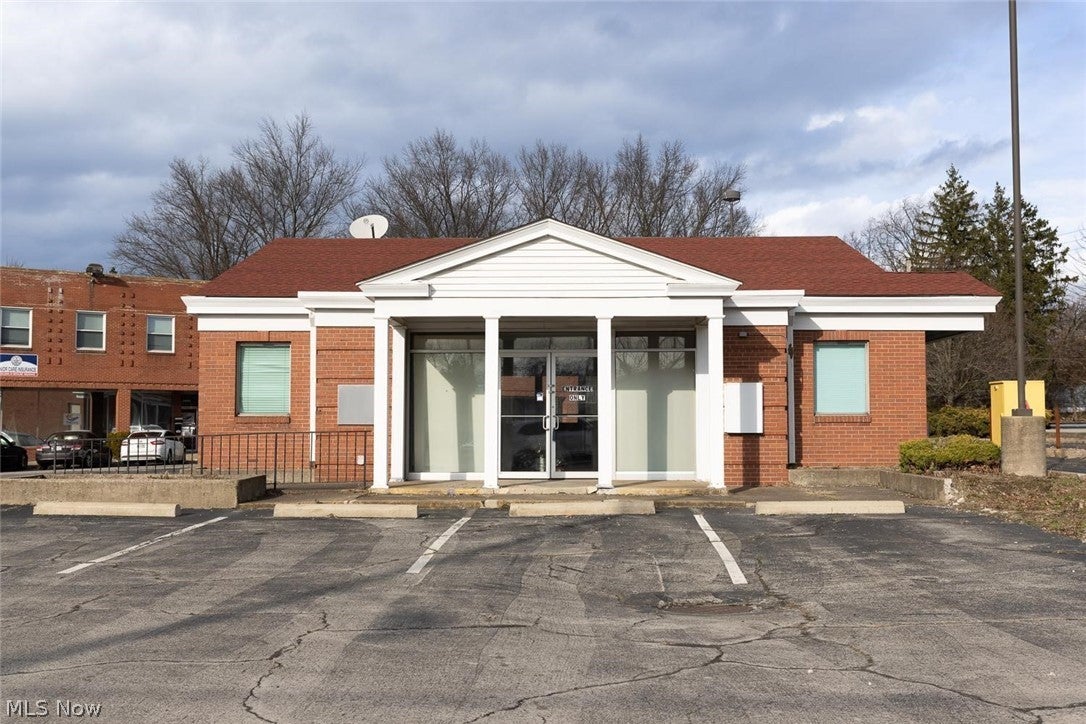 2911 Youngstown Road SE — photo