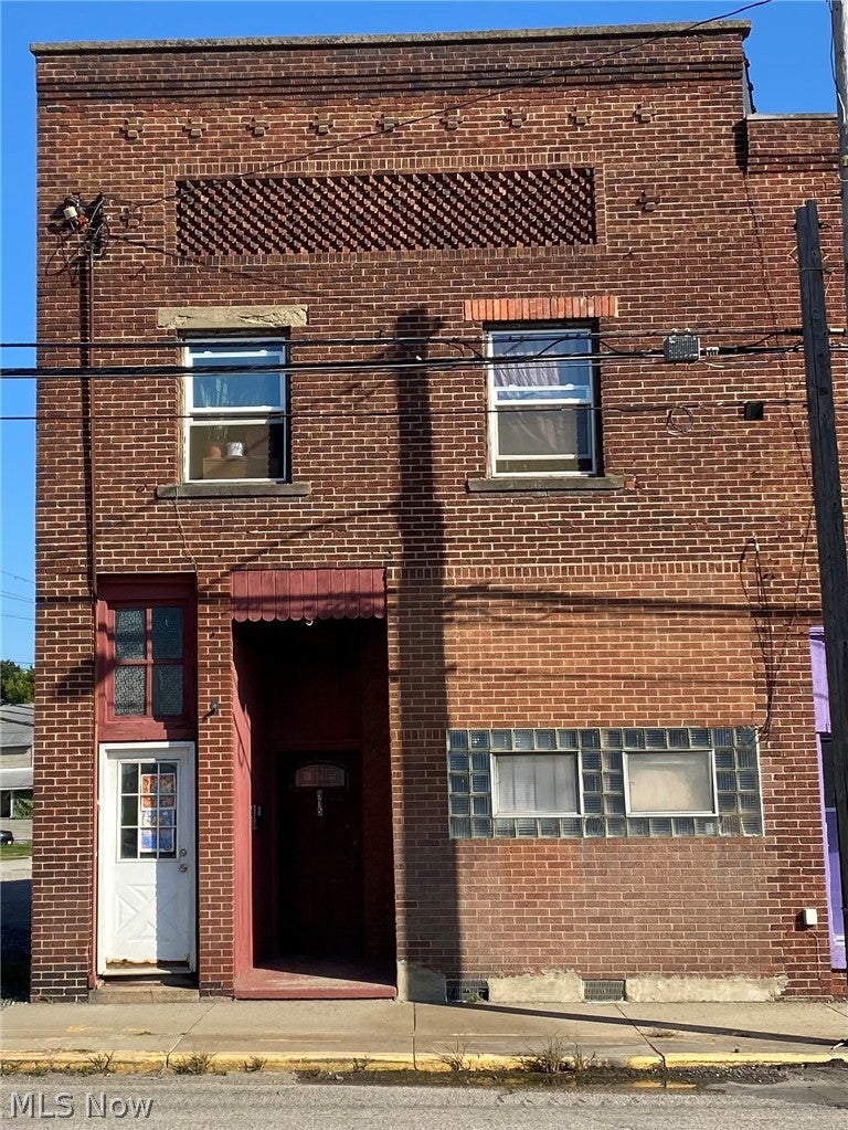 915 Wooster Road W — photo