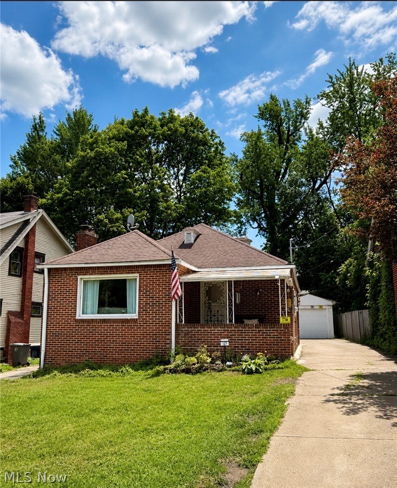 127 Roslyn Drive — photo