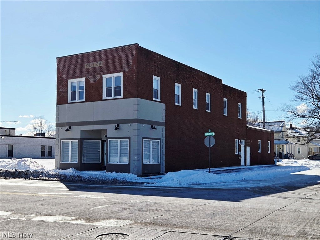 1302 Broadway Avenue — photo