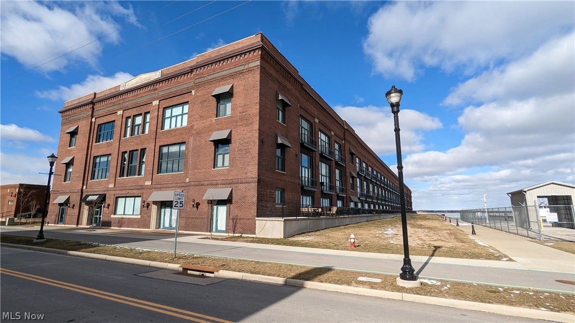 401 W Shoreline Drive 96 — photo