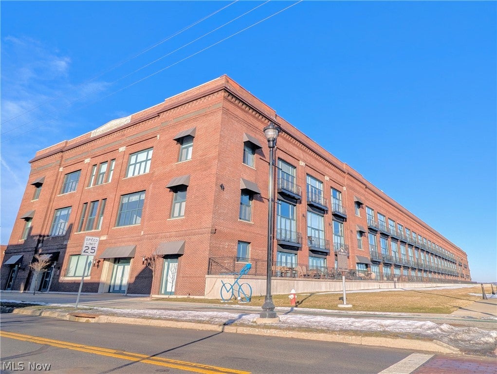 401 W Shoreline Drive 136 — photo