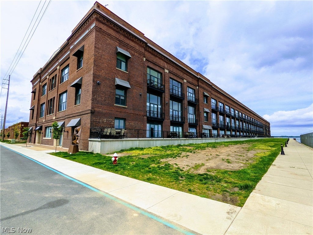 401 W Shoreline Drive 204 — photo
