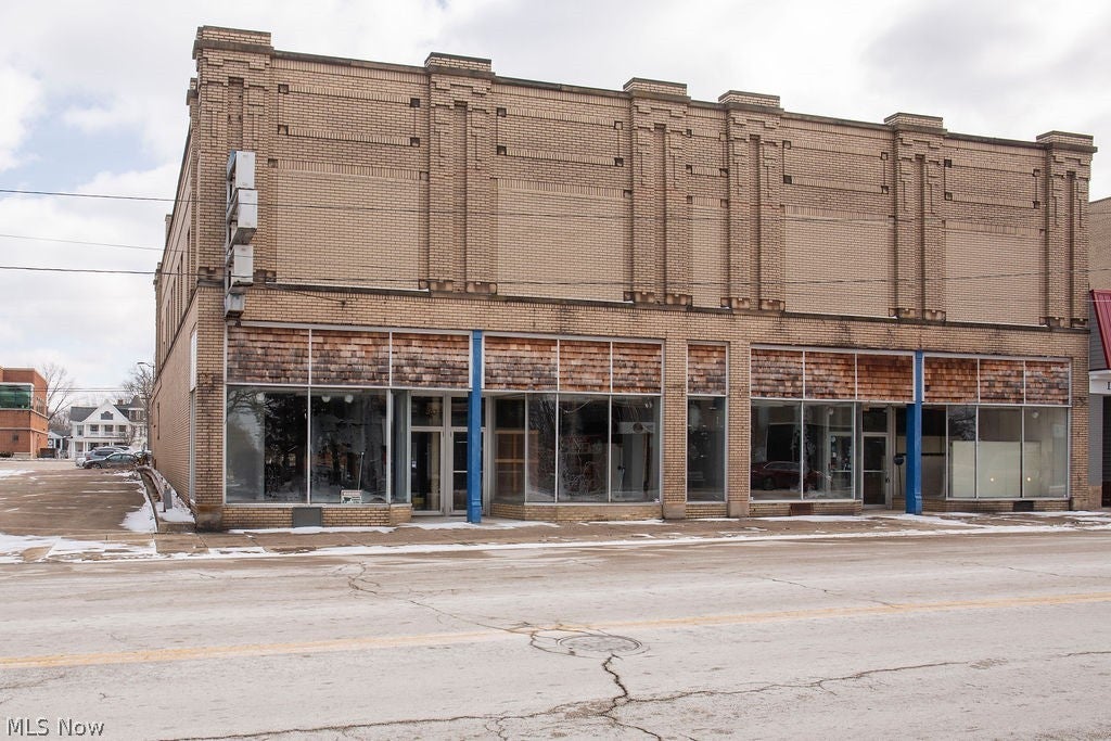 4420 Main Avenue — photo