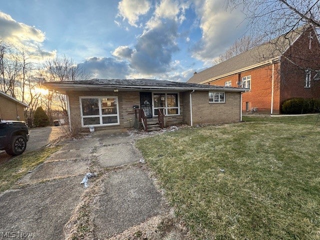 333 Woodlawn Road — photo