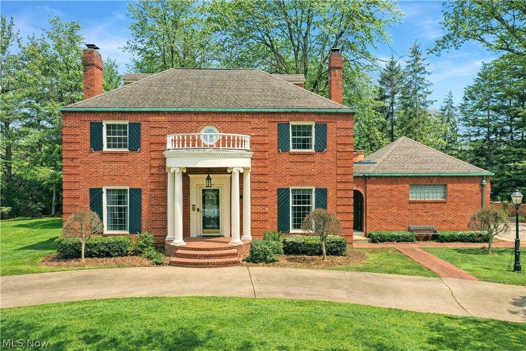 641 Fairway Drive NE — photo