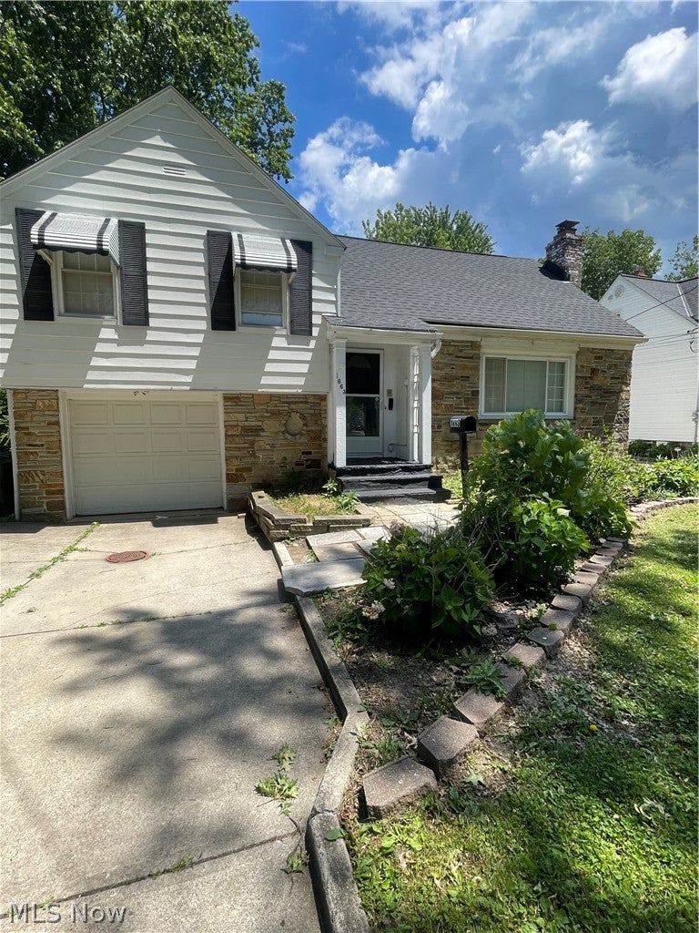 1663 Lyndhurst — photo