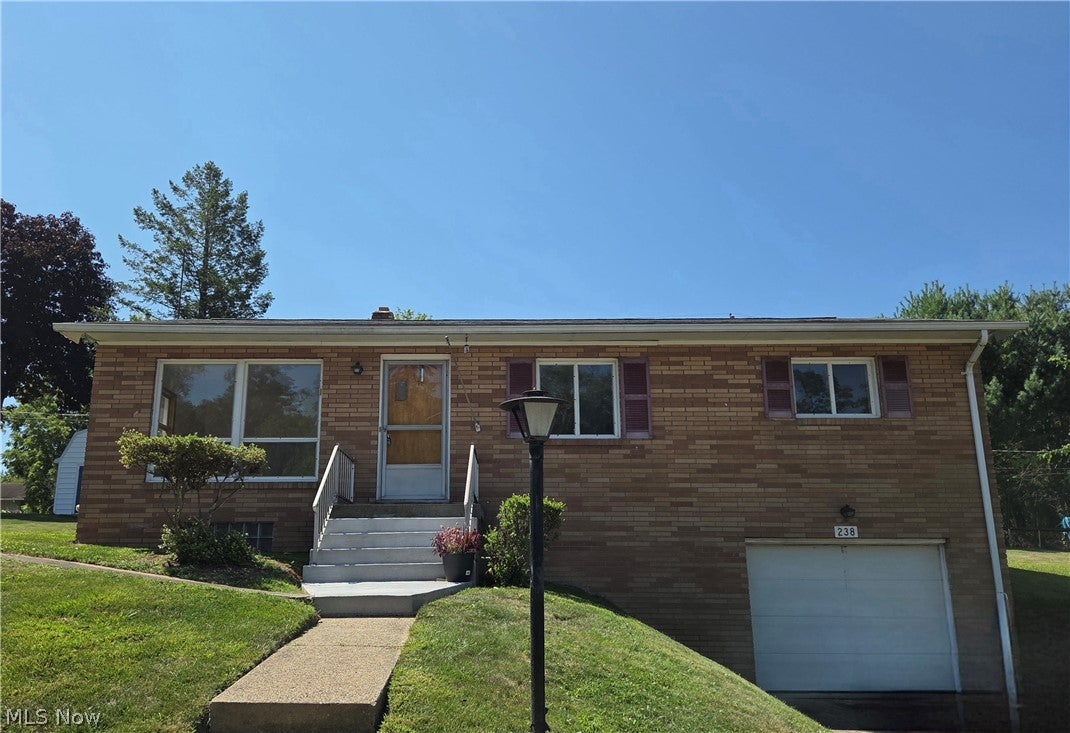 238 Meadowbrook Drive — photo