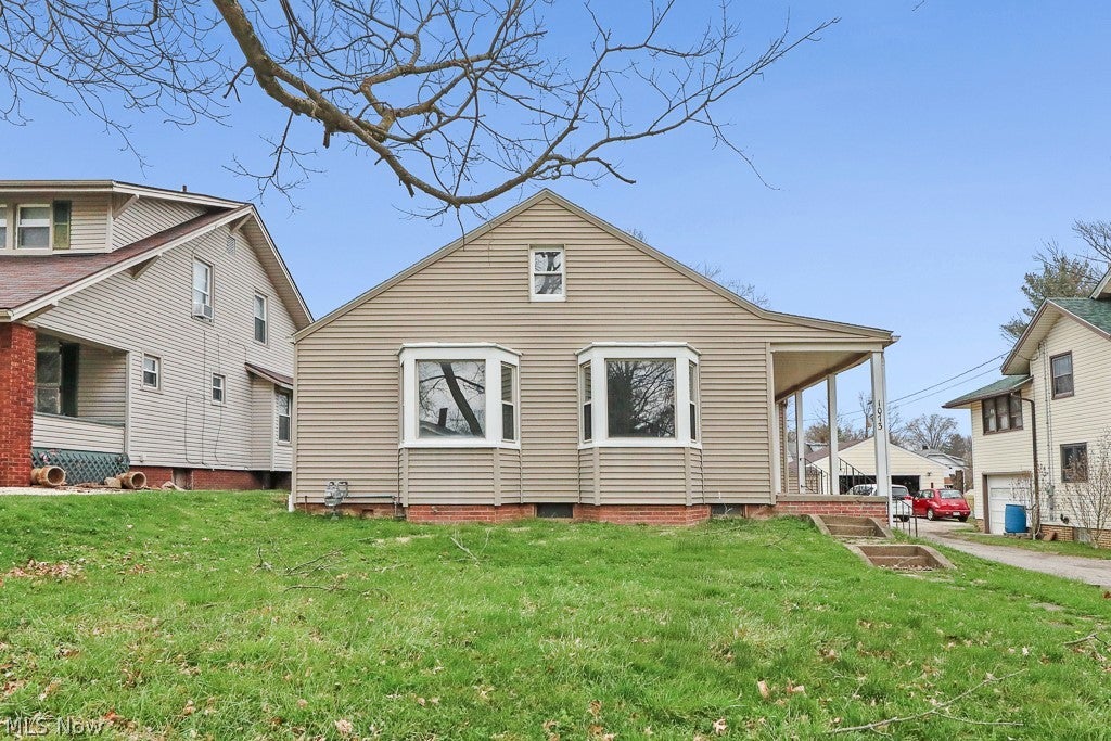 1073 Parkside Drive — photo