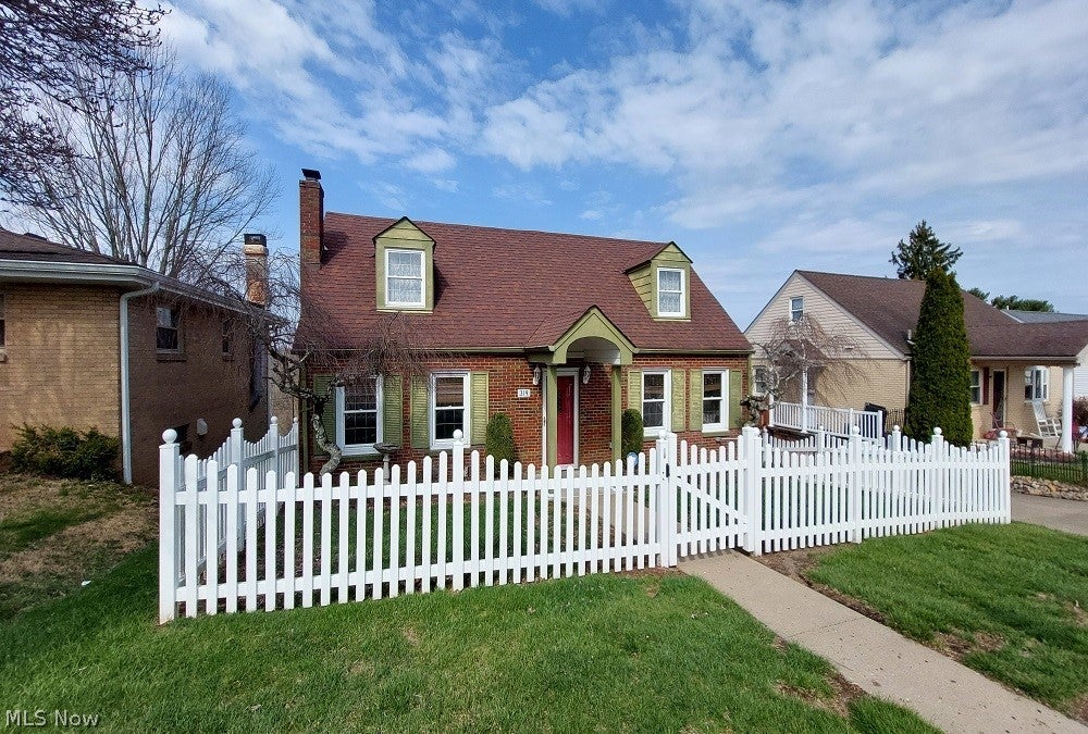 319 Westwood Drive — photo
