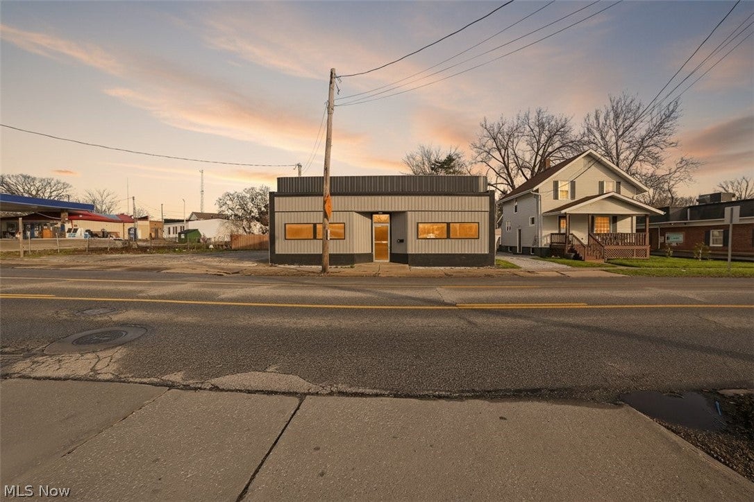 161 E Main Street — photo