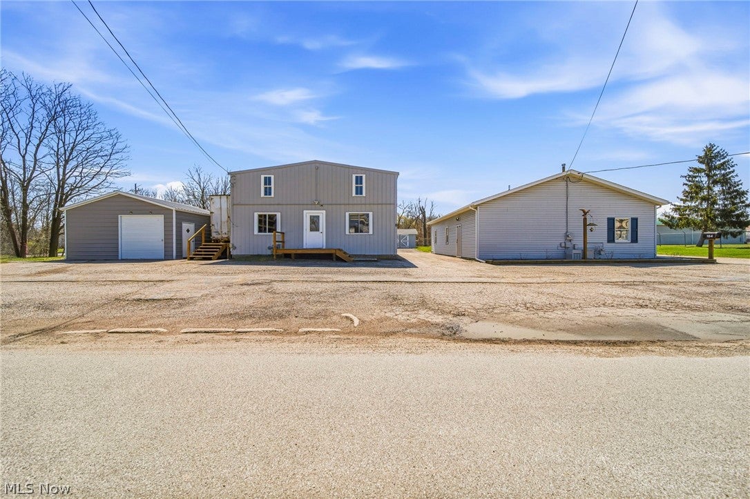 184 E Walnut Street — photo