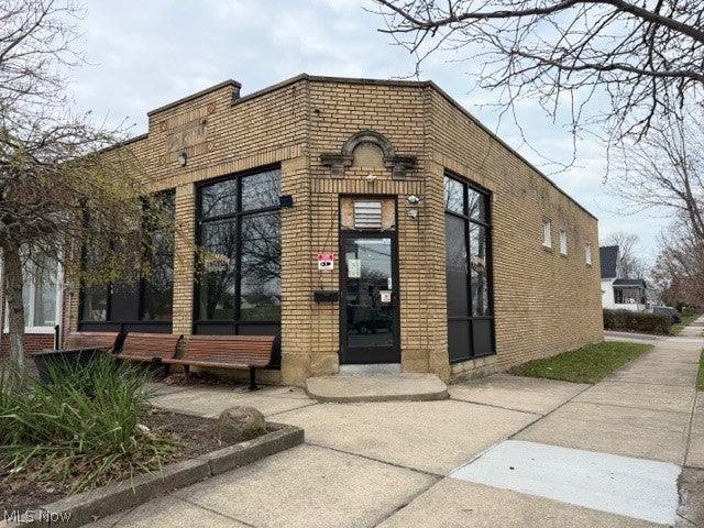 524 E 200th Street — photo