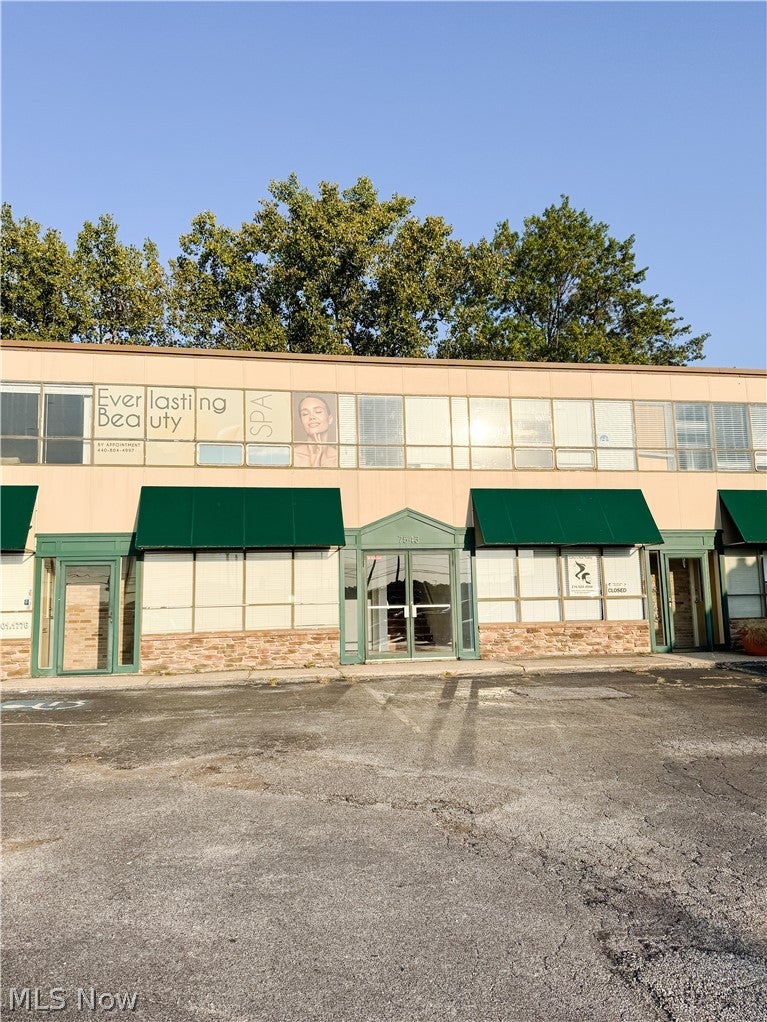 7543 Broadview Road — photo