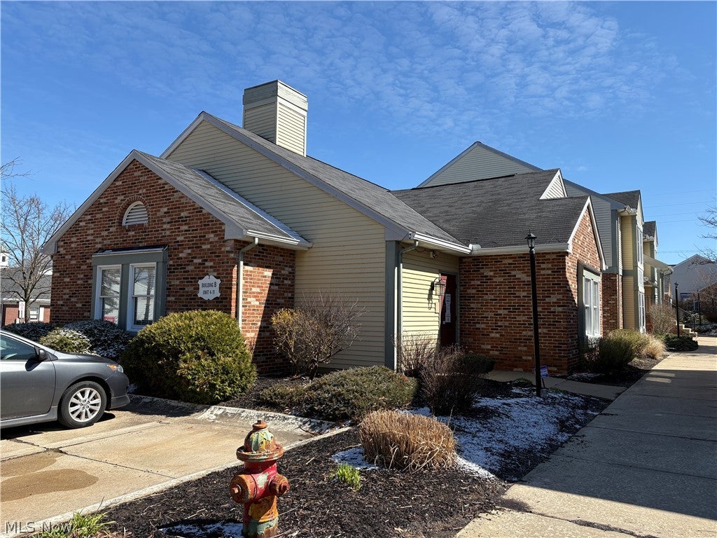 4466 Darrow Road 11 — photo