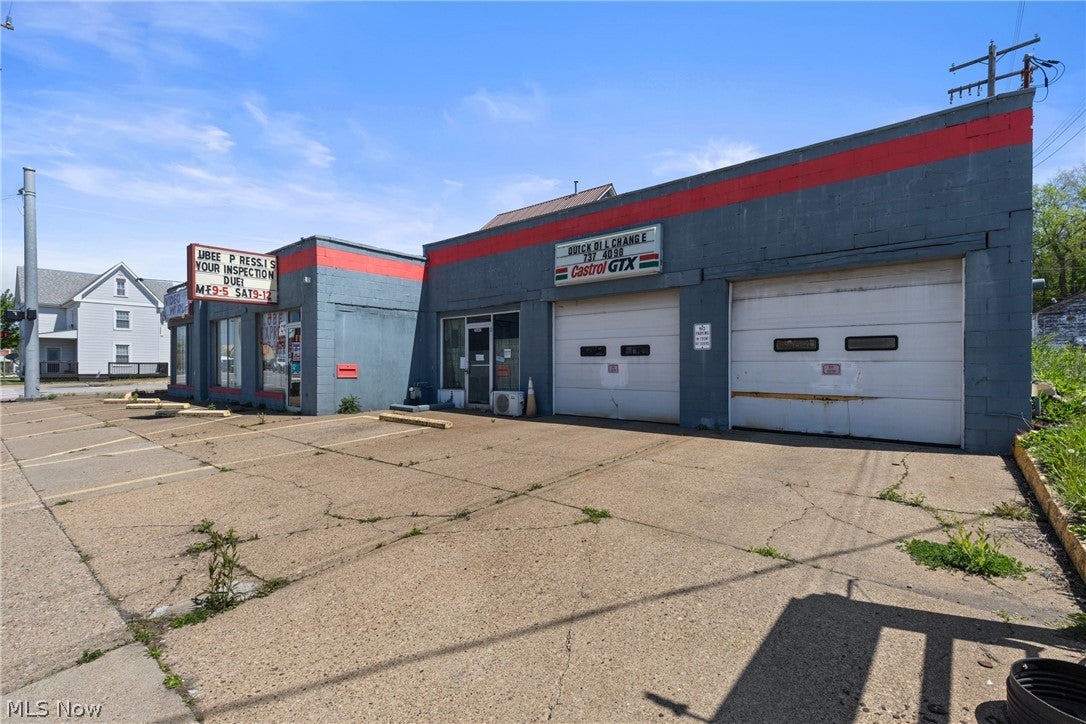 2640 Commerce Street — photo