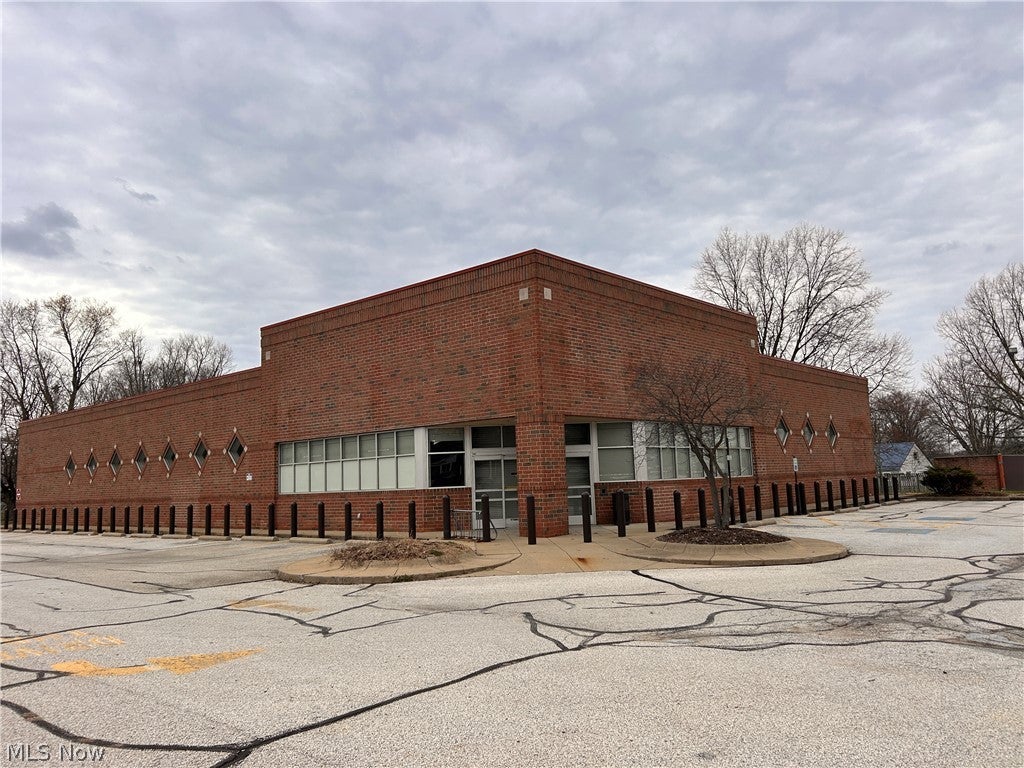 2840 Youngstown Road SE — photo
