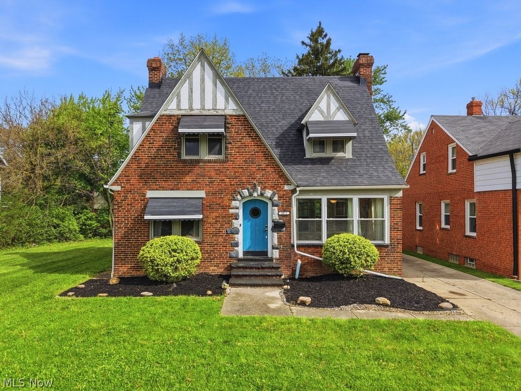 3871 Mayfield Road — photo