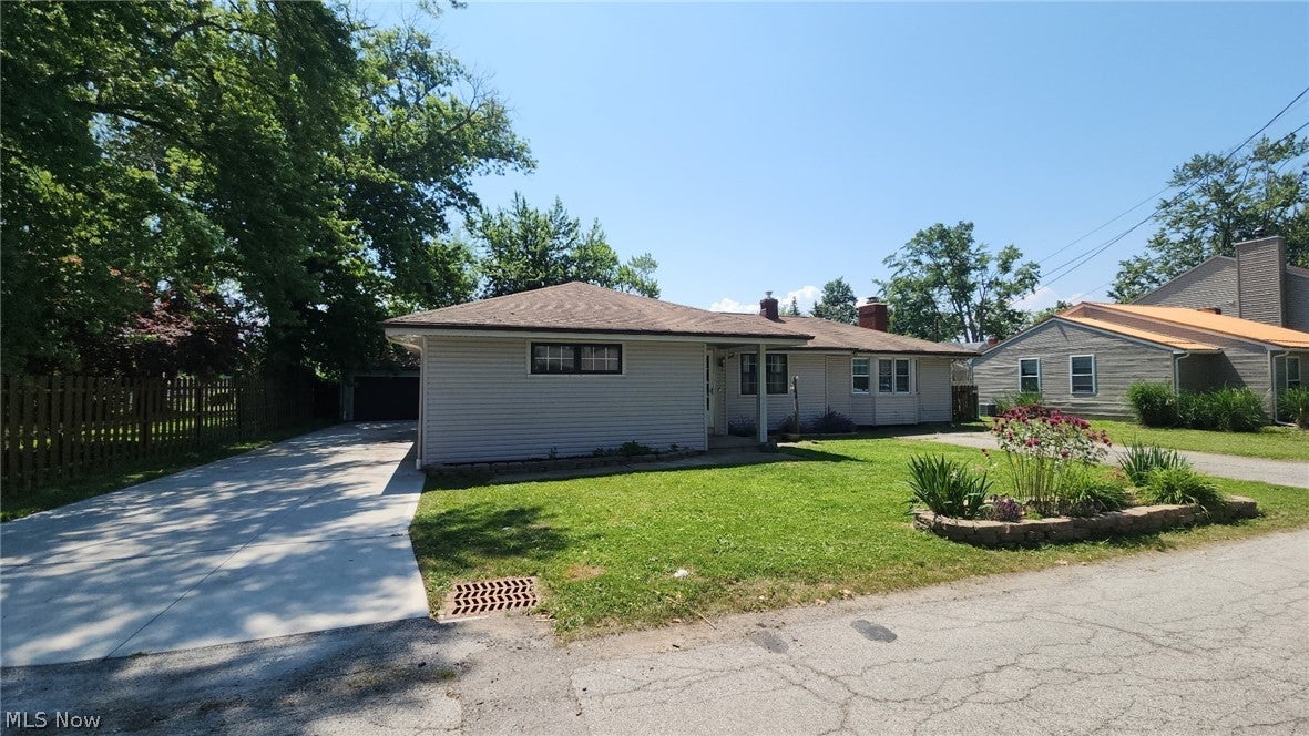 35952 Lakomis Drive — photo
