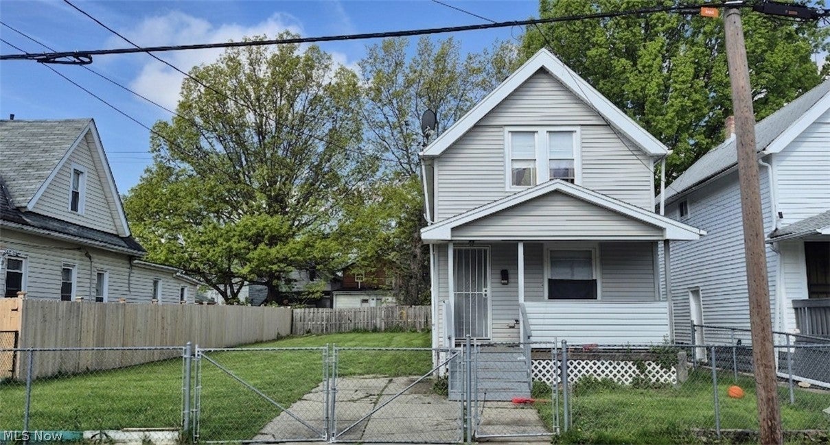 2048 W 105th Street — photo