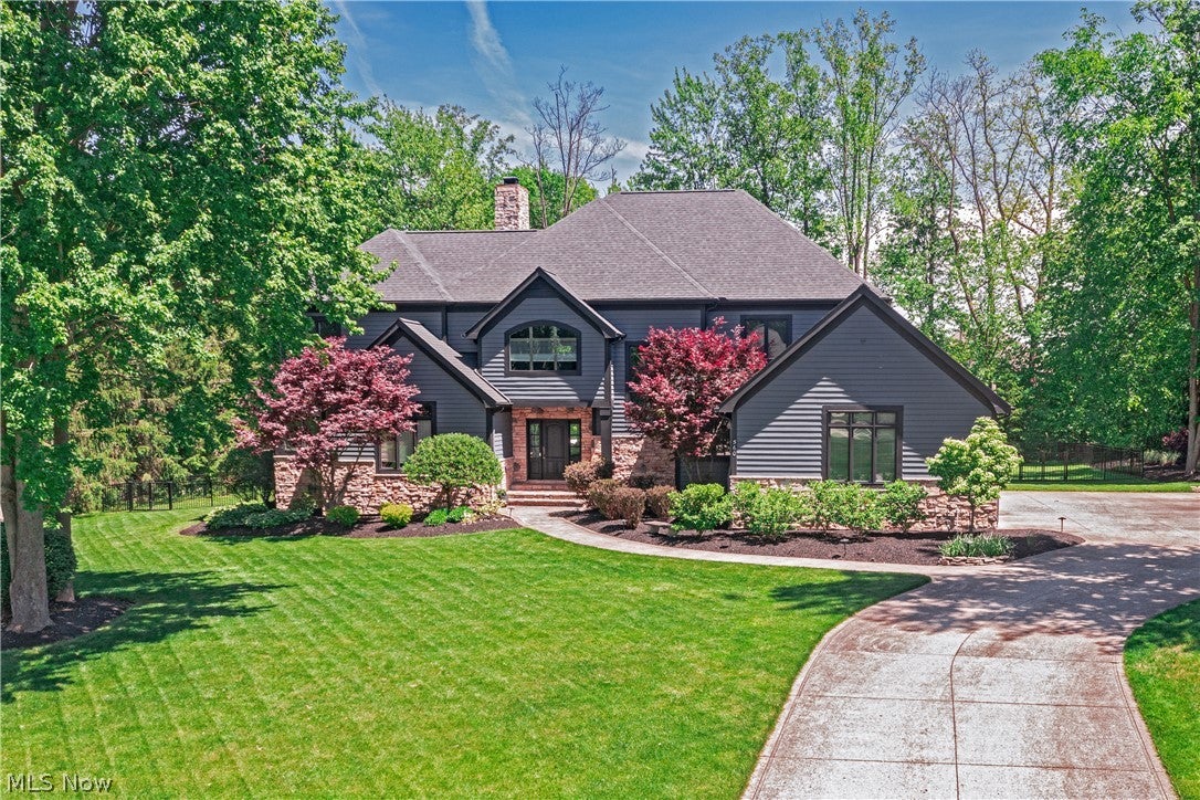 560 Club Drive — photo