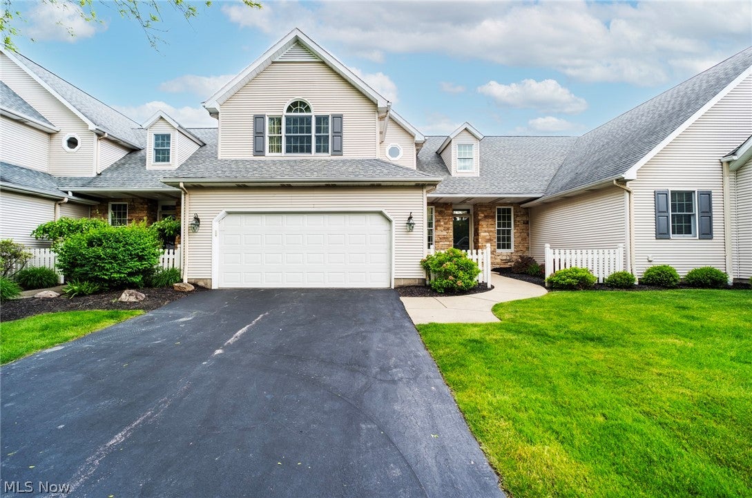 22 Fieldstone — photo