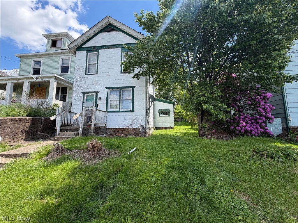 818 Riverview Street — photo