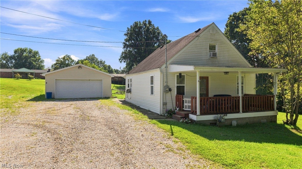 320 Island View Drive — photo