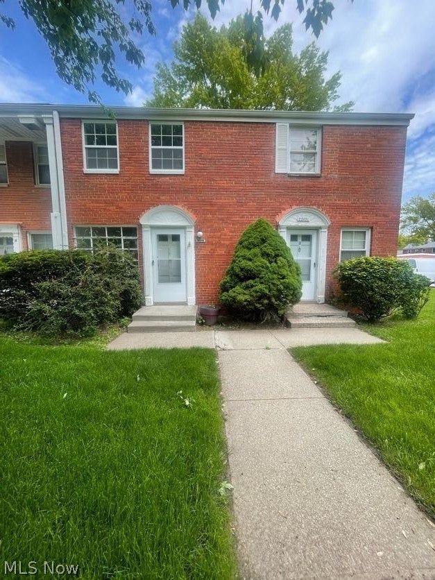 22651 Fox I — photo