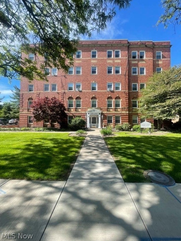 15820 Van Aken 303 — photo