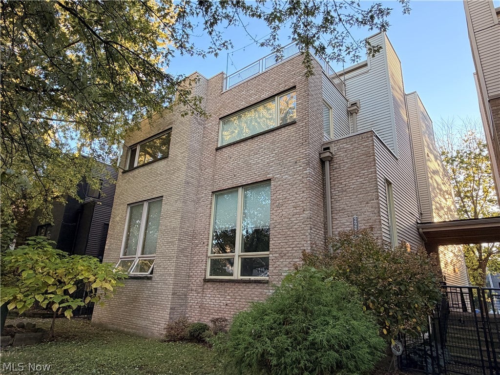 2282 W 5th Street — photo