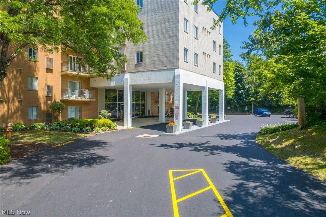 3675 Clague Road 306 — photo