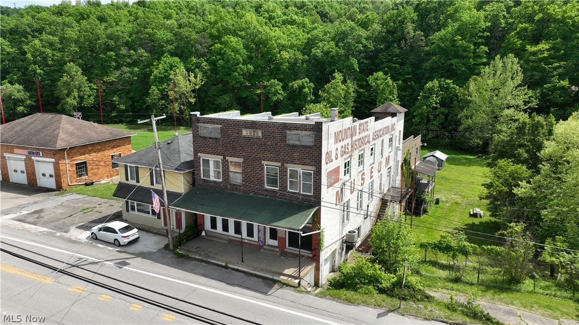 207 W Myles Avenue — photo