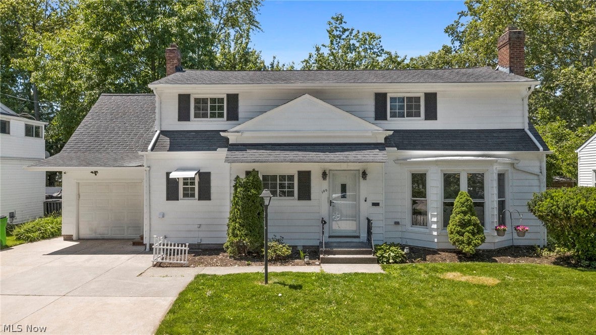 100 Lake Edge Drive — photo