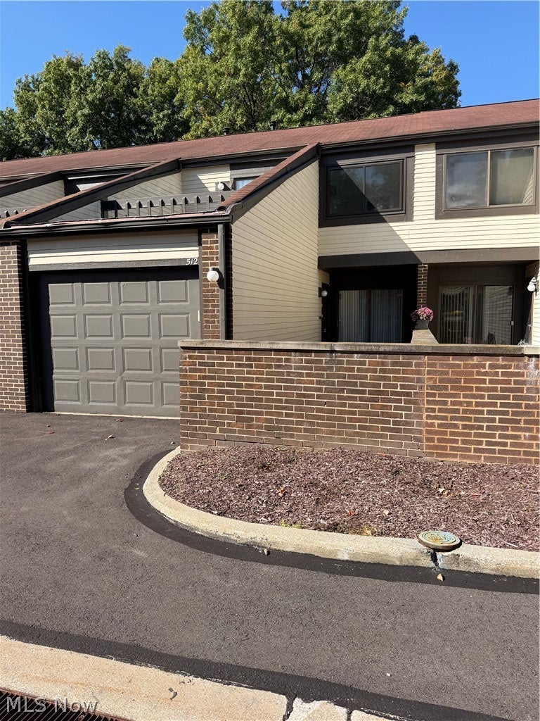512 Turnberry Lane — photo