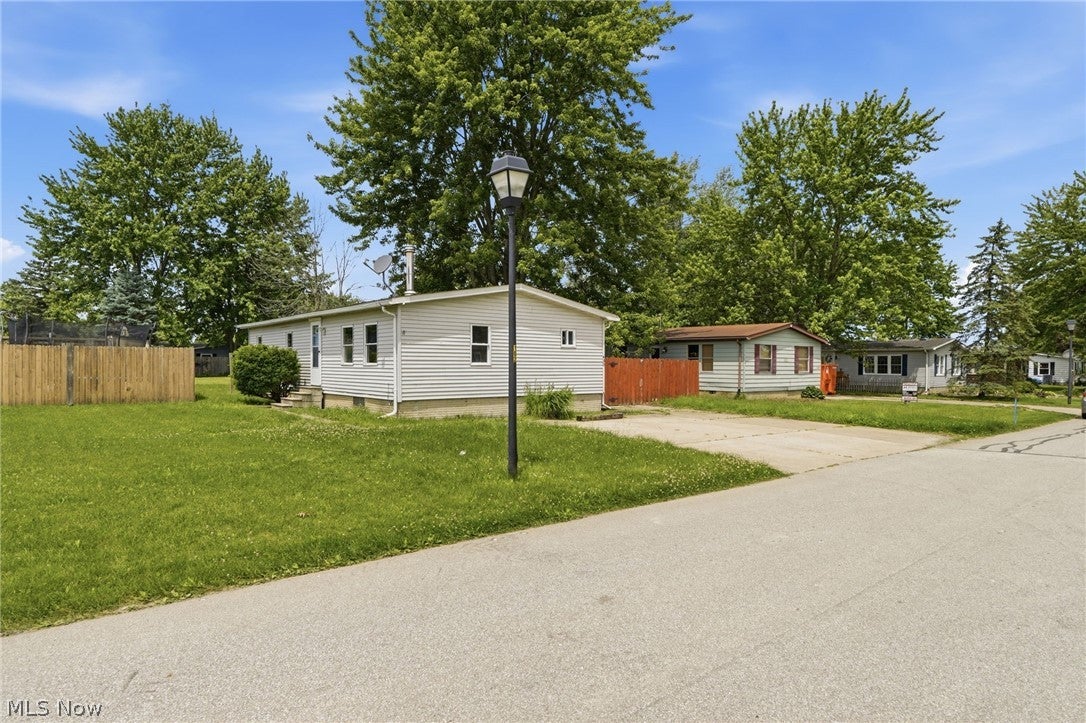 490 Arabian Court — photo